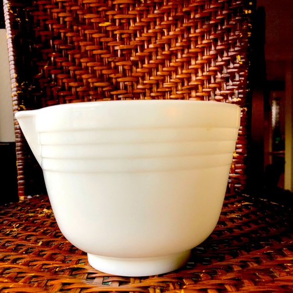 Pyrex Kitchen Vintage Pyrex Mixing Bowl With Spout Poshmark